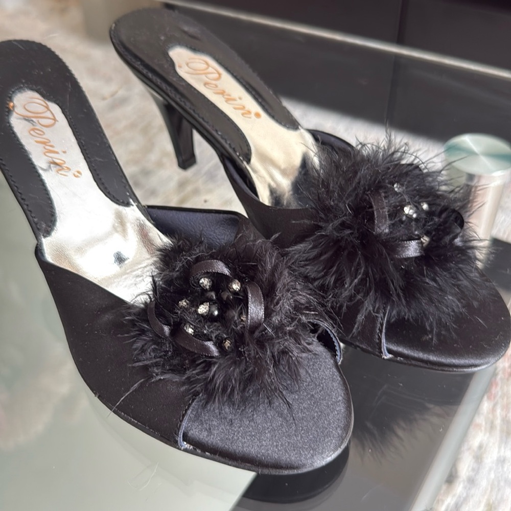 Elegant Black Feathered Women's Shoes